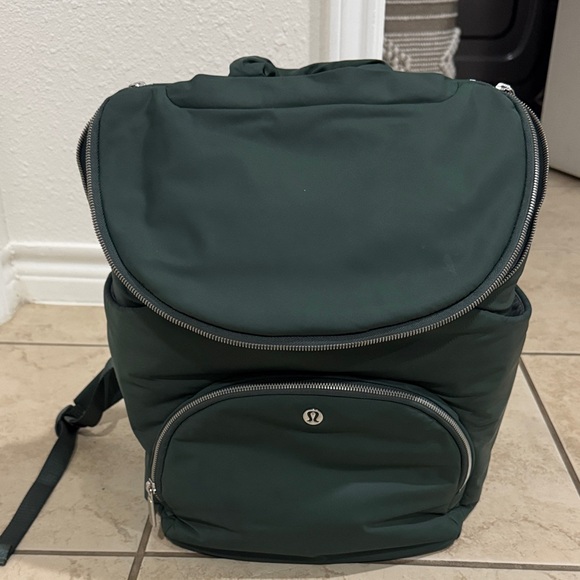 lululemon athletica New Parent Backpack 17L - Picture 1 of 5